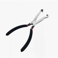 Dismantling car wiring, cutting lines, oil pipes separating pliers, wire harness plugs, unplugging wires, power-off pliers tools
