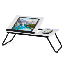 Opklapbare laptoptafel met verstelbare hoeken, gemaakt van MDF en metaal.