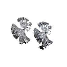 Elegante Ohrstecker in Ginkgoblattform für Damen, Ohrschmuck in Gold- und Silbertönen, mehrfarbig, angenehm zu tragen, für Alltag, Bür