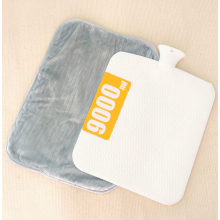 Extra grote warmwaterkruik van 9000 ml met zachte grijze flanellen hoes voor in bed, thuis en bij koud weer.