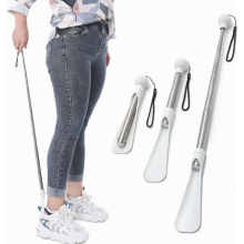 Calzador de mango largo, extensible, con cómodo agarre en la punta, diseño de una sola pieza.