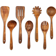 Set di 7 utensili da cucina in legno, resistenti al calore e antiaderenti, con manici in legno.