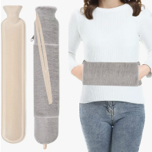 Borsa dell'acqua calda lunga 2 litri con morbida fodera in peluche grigio, scaldamani per uomo e donna.