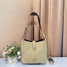 (Off-white) Simple large capacity frosted shoulder bag