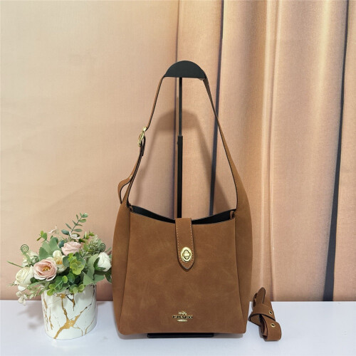 (Caramel brown) Simple large capacity frosted shoulder bag