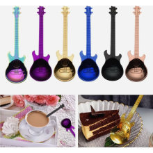 Conjunto de 7 colheres de sobremesa em aço inoxidável, colheres coloridas em formato de guitarra para café e chá.