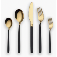 Conjunto de talheres pretos e dourados de 30 peças com cabos pretos, serviço de mesa para 6 pessoas, jantar moderno.