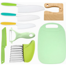 Conjunto de 8 facas de cozinha infantis para cortar frutas e legumes, utensílios de cozinha seguros para crianças pequenas.