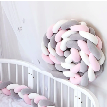 Protetor de berço trançado de 200 cm, proteção para a cabeça e vedação contra correntes de ar, rosa, branco e cinza.