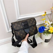 (Brown presbyopia) Retro printed messenger bag for men and women alike