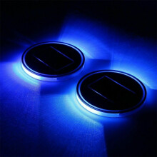 Op zonne-energie werkende LED-verlichting voor auto-onderzetters, bekerhouders en automatten.