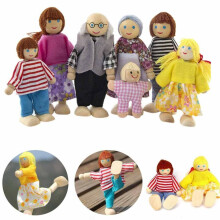 Speelset met 7 houten poppenfiguren voor een gezin, ideaal als cadeau voor kinderen.