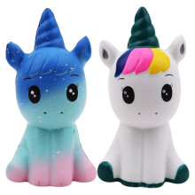 2 stuks gekleurde eenhoorn squishy poppen met langzame terugvering.