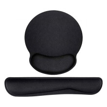Zwarte antislip muismat met schuimrubberen polssteun voor comfort, geschikt voor gaming.
