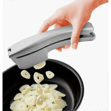 Lis na cesnak 2 v 1, mlynček na cesnak, krájač, ľahko stláčateľný, ergonomická rukoväť, odolný voči hrdzi, vho