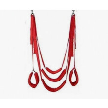 Hangende schommelstoel voor volwassen stellen, met rood kussen, geschikt voor buiten.