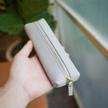 (Light gray) Minimalist Leather Pencil Case Small Capacity Portable Pen Pouch Business Fountain Pen Holder Organizer Bag for Women