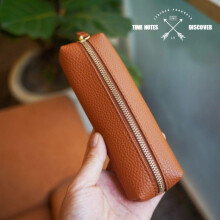 (Light brown) Minimalist Leather Pencil Case Small Capacity Portable Pen Pouch Business Fountain Pen Holder Organizer Bag for Women