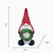 Weihnachtsmann-Ornament aus Kunstharz, Weihnachtszwerg mit einem Ast