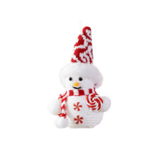 Sciarpa di peluche natalizia, pupazzo di neve, scena creativa, atmosfera festiva, decorazione