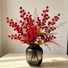 Weihnachtsdekorations-Simulation roter Beeren, Stechpalmenzweig mit reichhaltigen roten Früchten, Weihnachtsbaumstamm, Blume