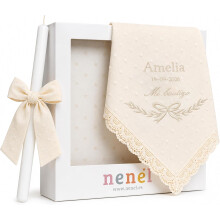 Nenel, Kit de Batismo Personalizado, Vela e Pano em Tecido Plumeti Bege, Bordado com Nome e Data