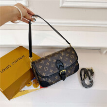 (Black presbyopia) Vintage presbyopic postman armpit bag flip baguette saddle bag